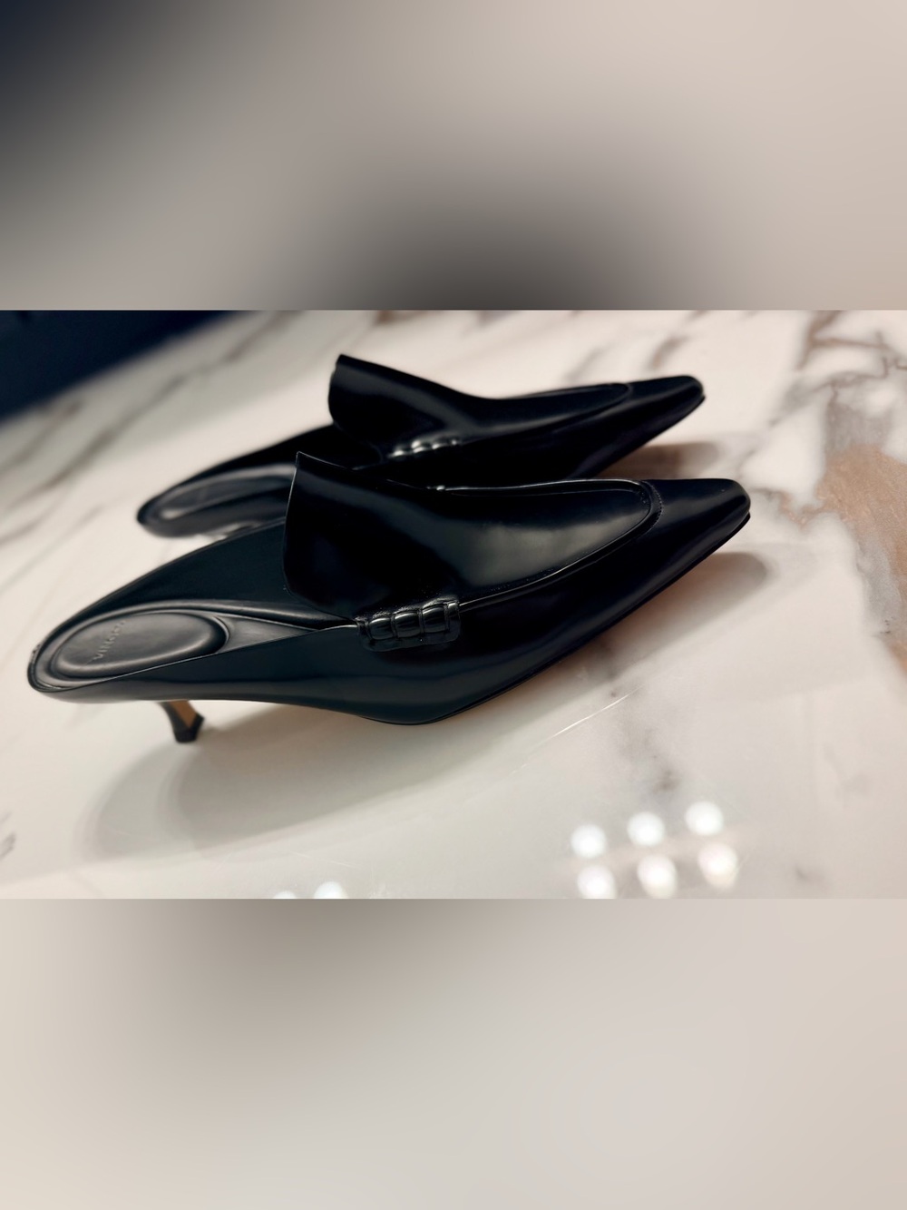 Vince Samy Pointed Toe Kitten Heel
Loafer Mule In Ganache EUC Size40 / US9 Black - Picture 2 of 12